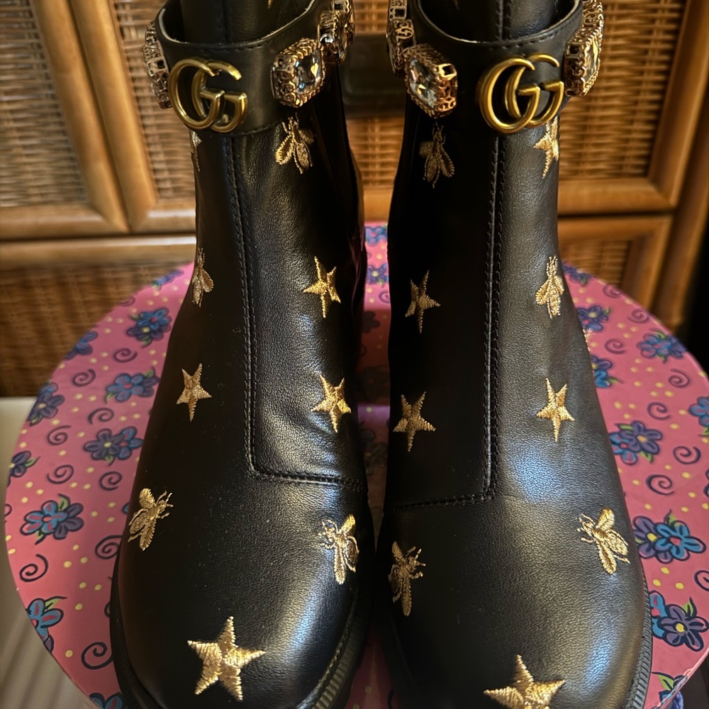 Nice pair of black non branded boots ankle. Size 8 fits like 7.5. New condition - Picture 2 of 4